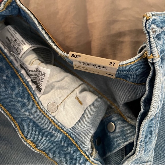 Levi’s High Rise Denim Shorts - Picture 4 of 4